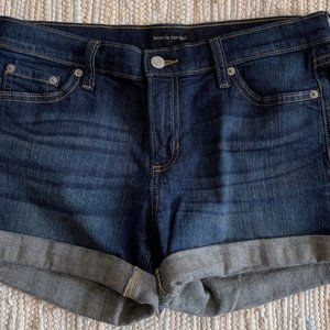 Banana Republic Jean Shorts. S: 26/2